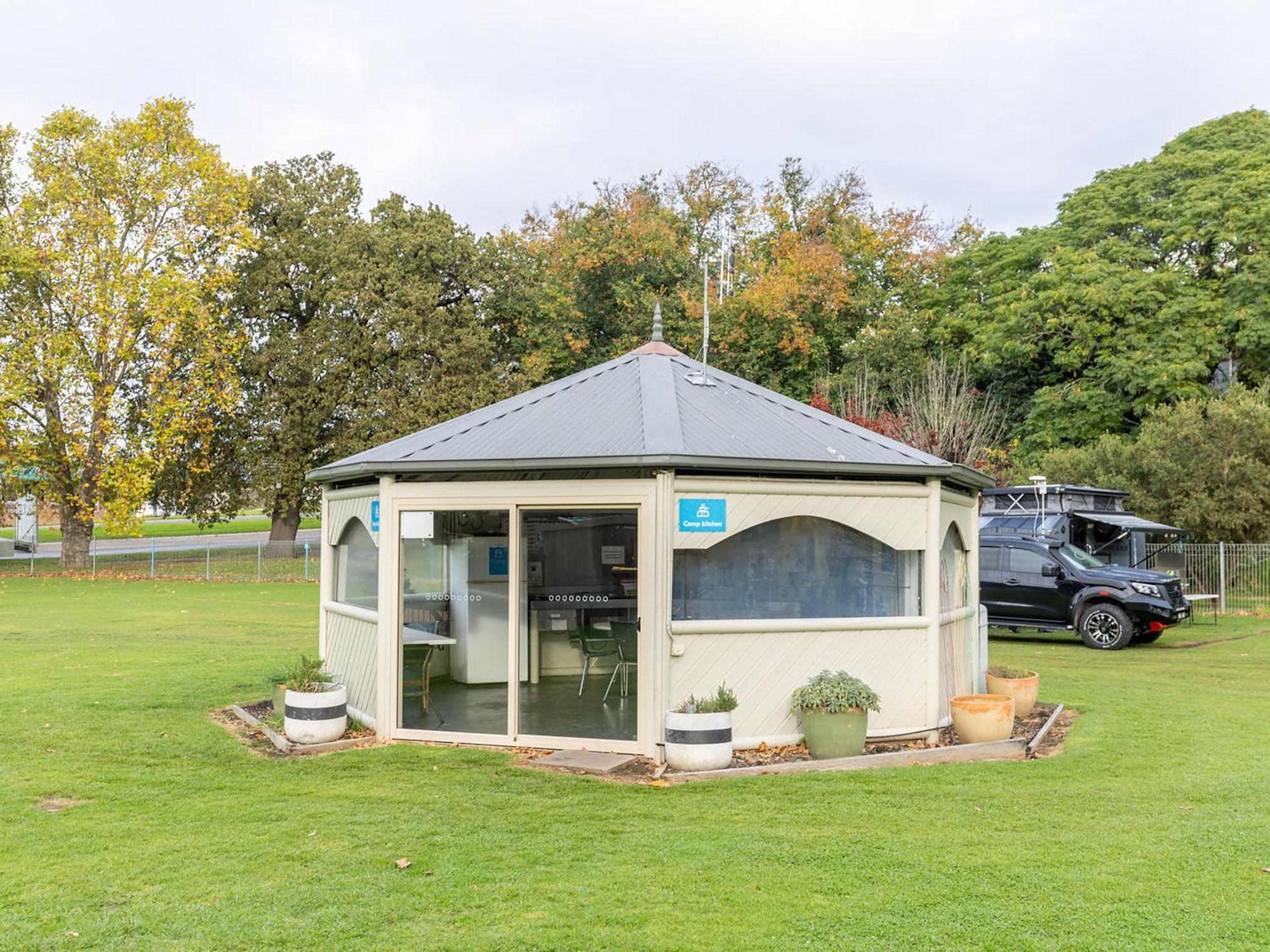 NRMA Bairnsdale Riverside Holiday Park Dış mekan fotoğraf